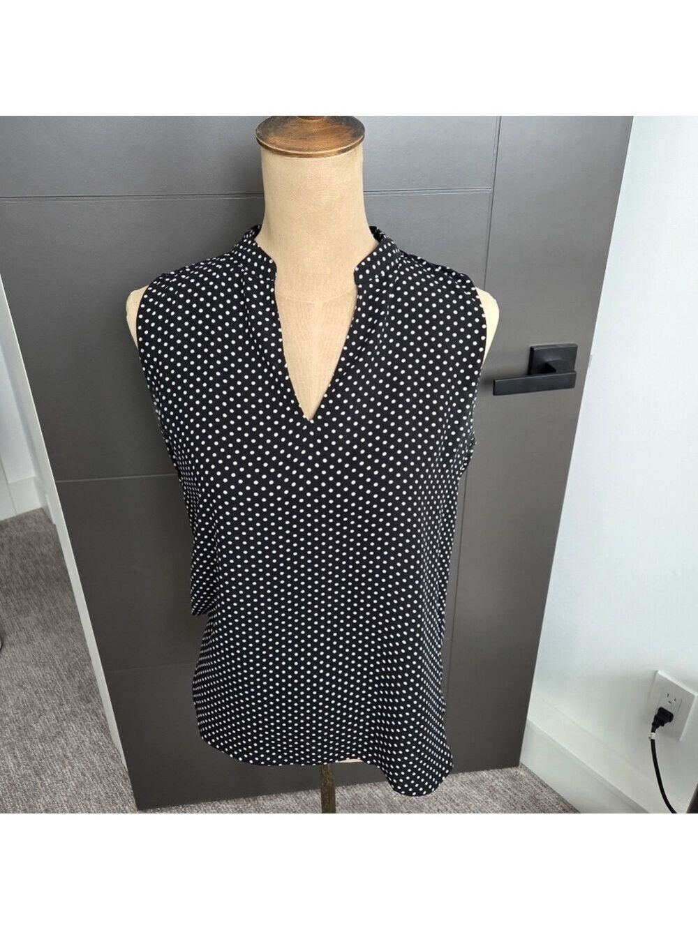 Premise Black and White Sleeveless Blouse